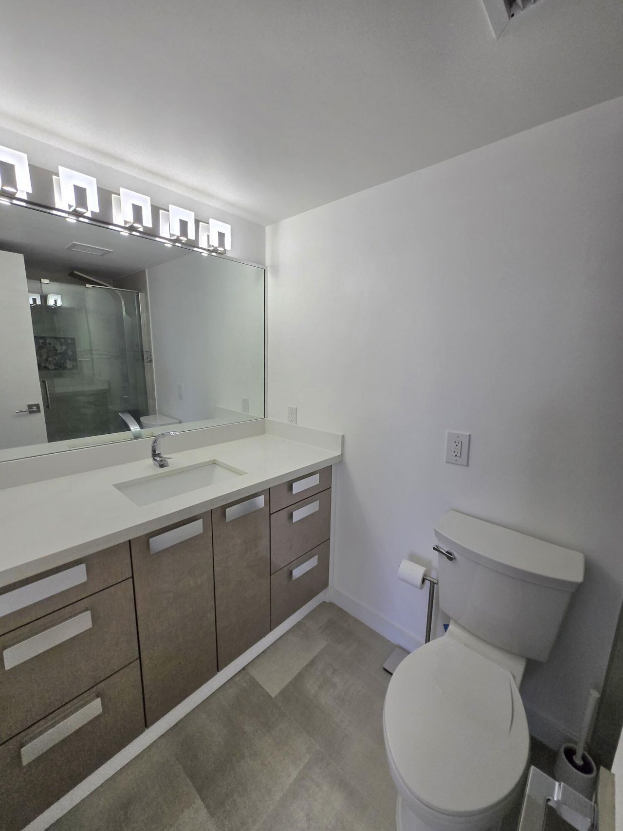 137 Golden Isles Drive, Unit 414, Hallandale Beach, FL 33009 Photo