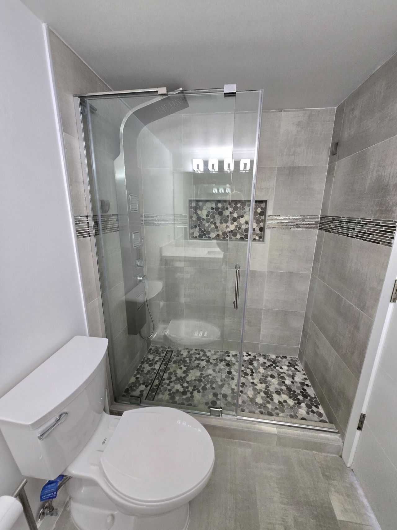 137 Golden Isles Drive, Unit 414, Hallandale Beach, FL 33009 Photo