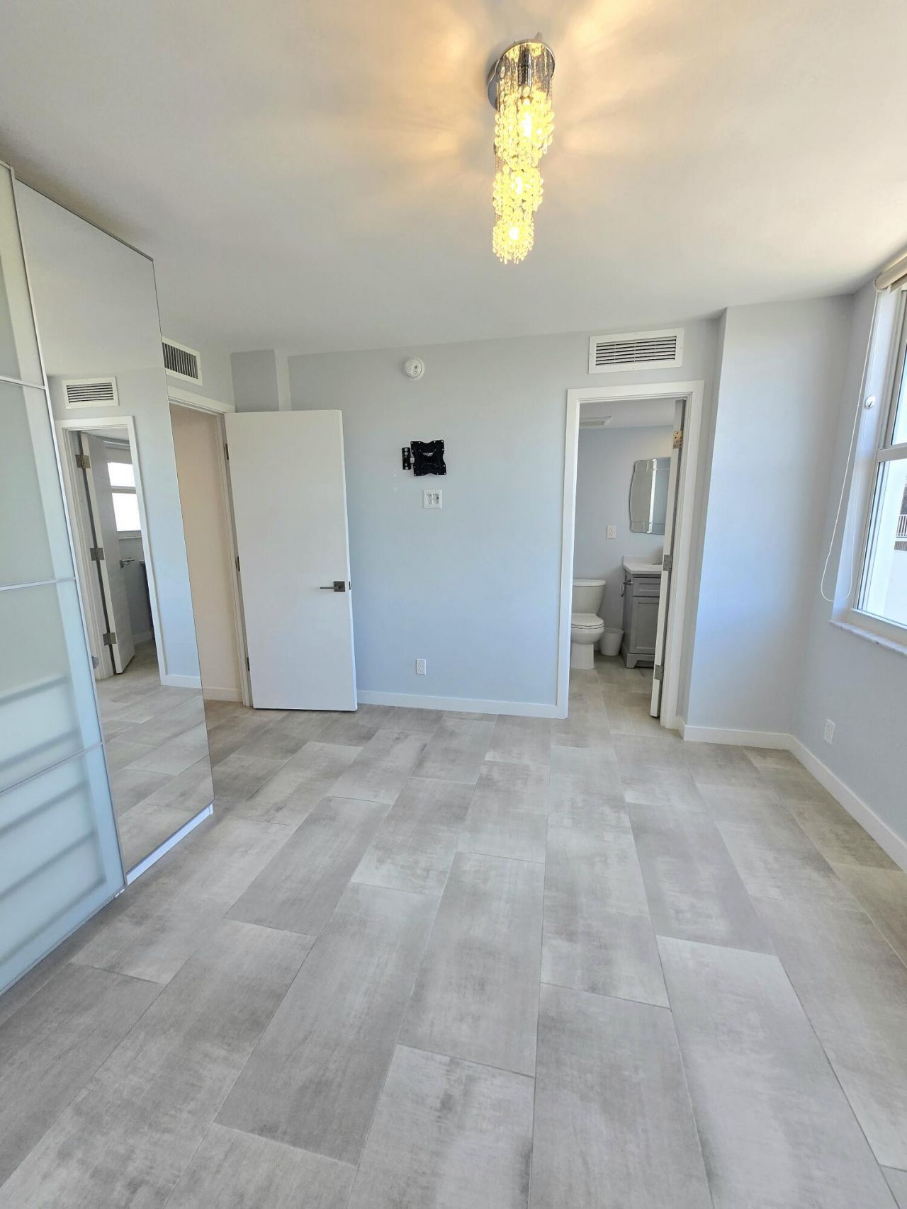 137 Golden Isles Drive, Unit 414, Hallandale Beach, FL 33009 Photo