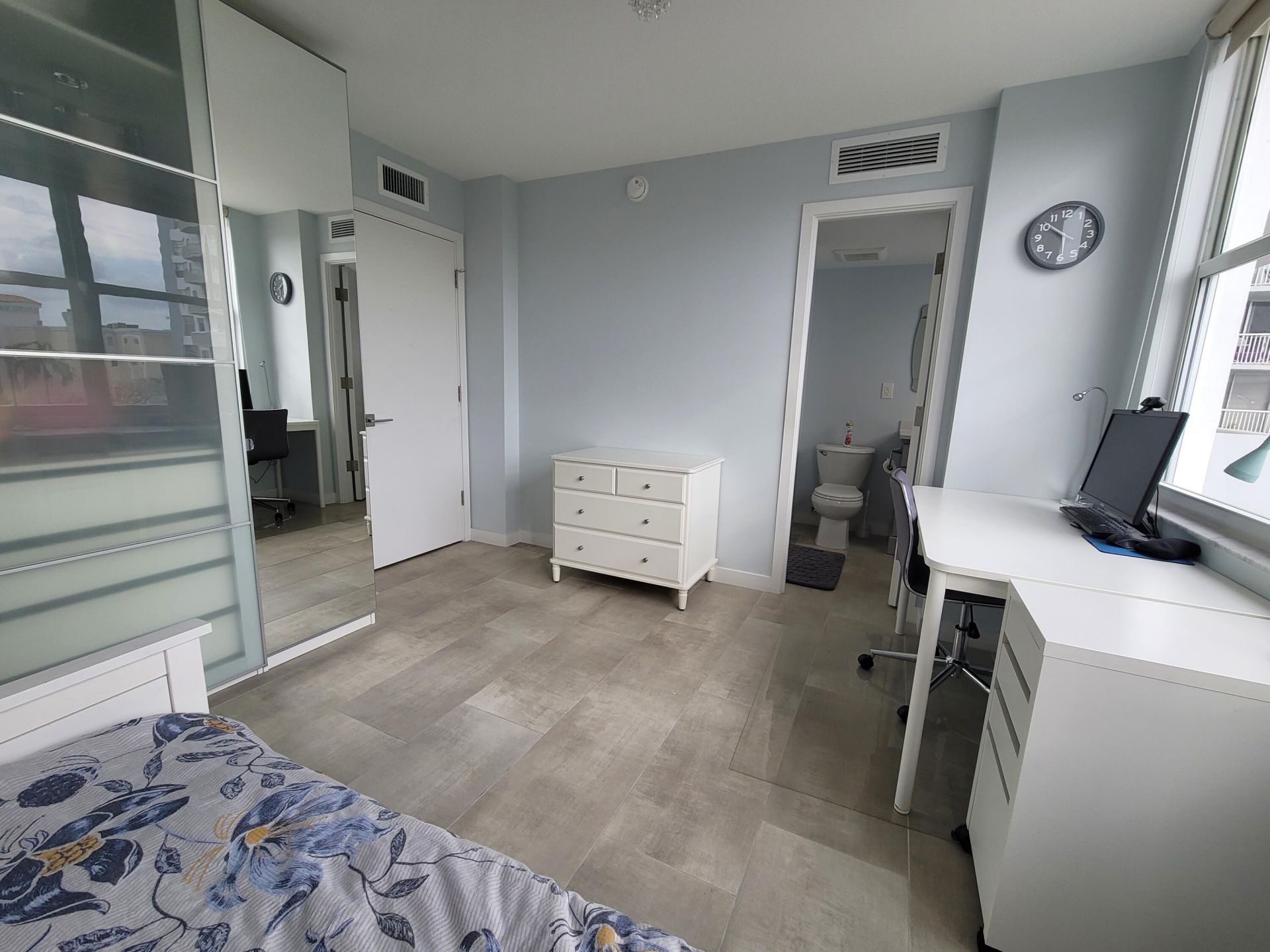 137 Golden Isles Drive, Unit 414, Hallandale Beach, FL 33009 Photo