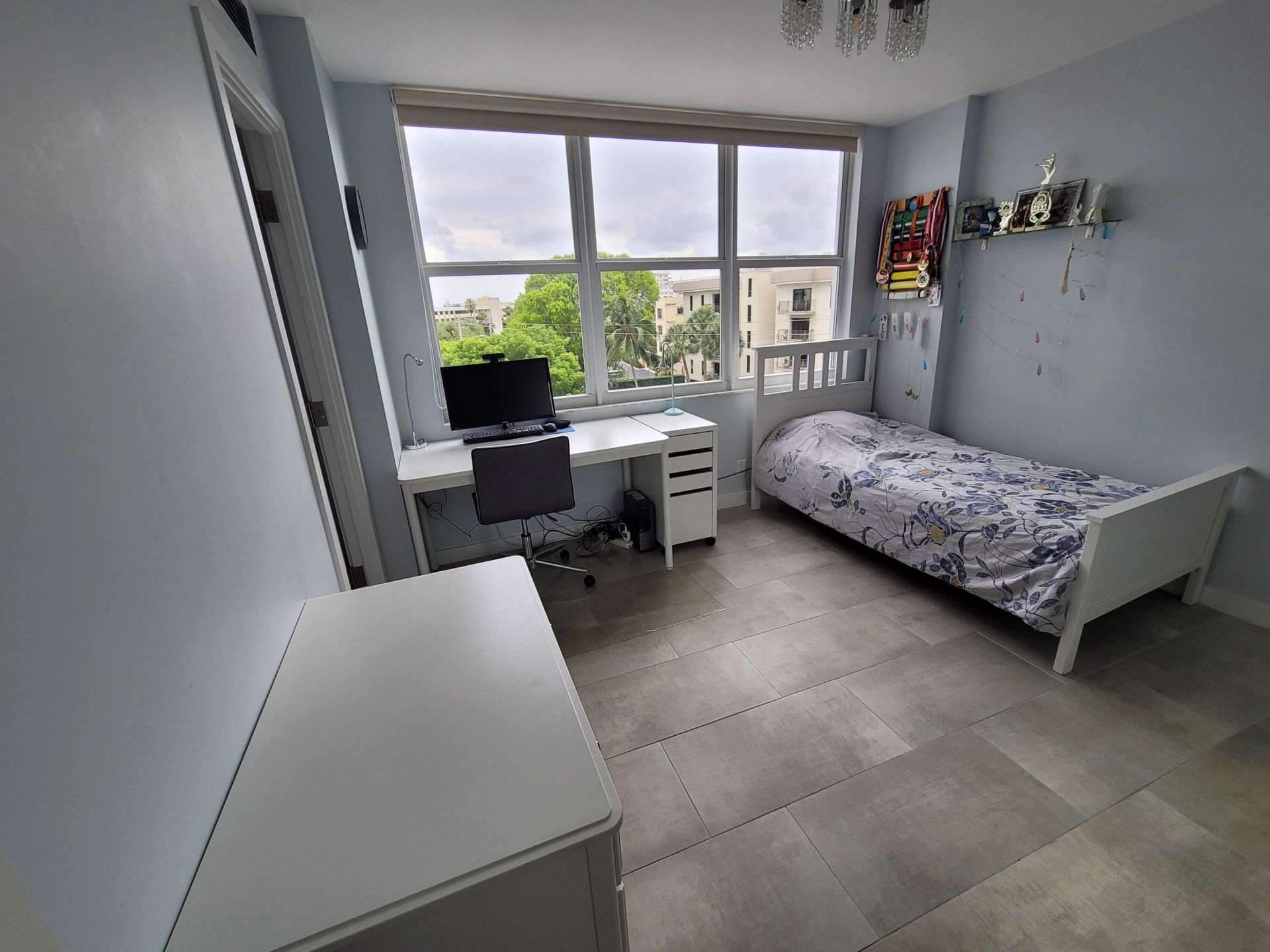 137 Golden Isles Drive, Unit 414, Hallandale Beach, FL 33009 Photo