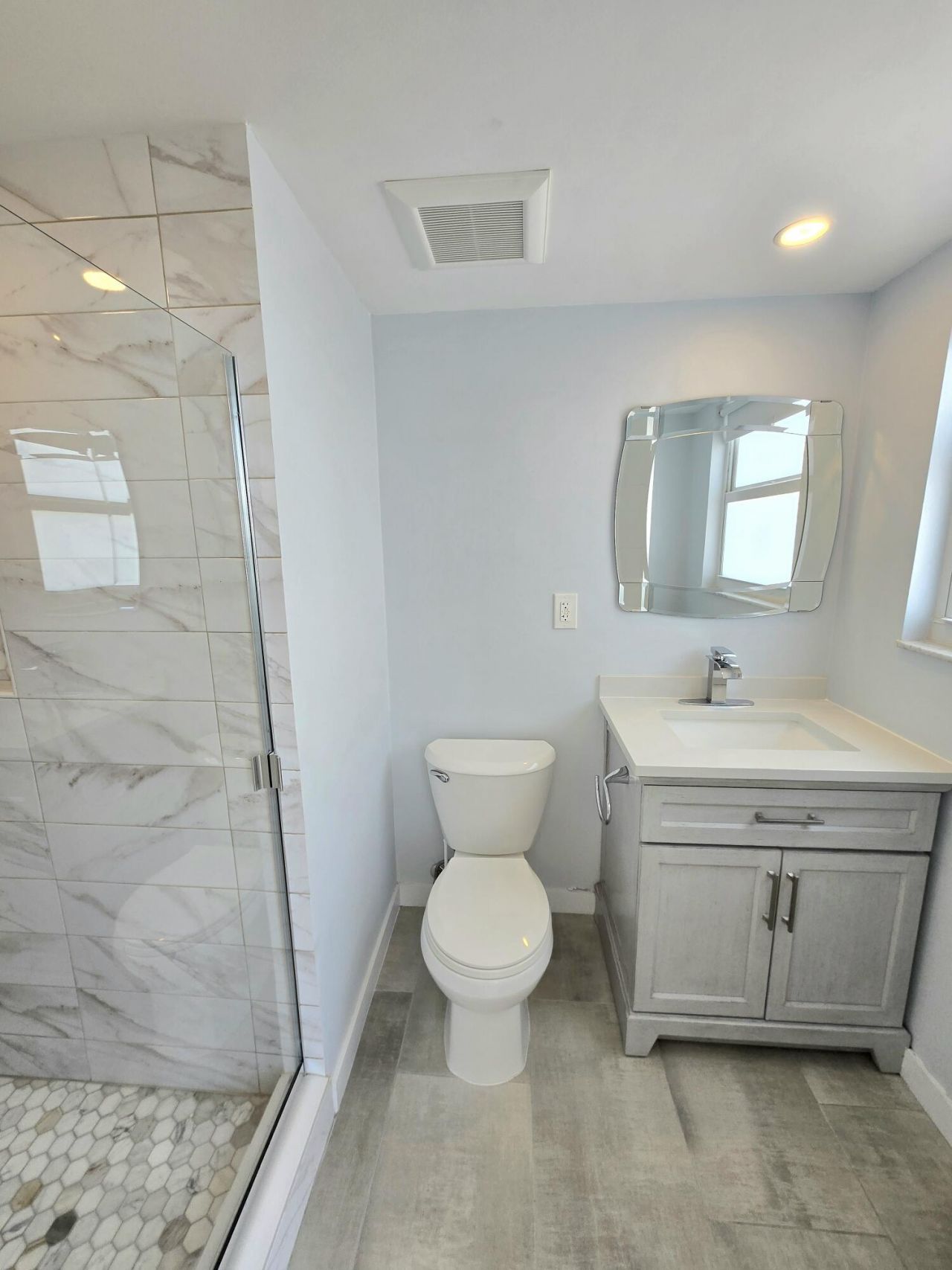 137 Golden Isles Drive, Unit 414, Hallandale Beach, FL 33009 Photo