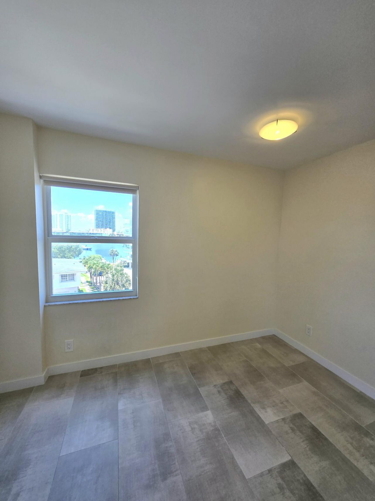 137 Golden Isles Drive, Unit 414, Hallandale Beach, FL 33009 Photo
