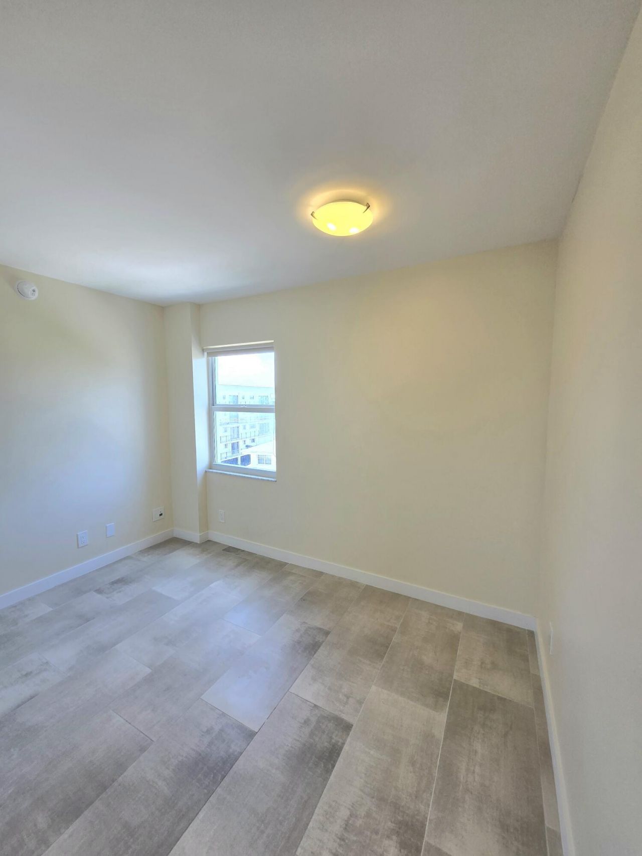 137 Golden Isles Drive, Unit 414, Hallandale Beach, FL 33009 Photo
