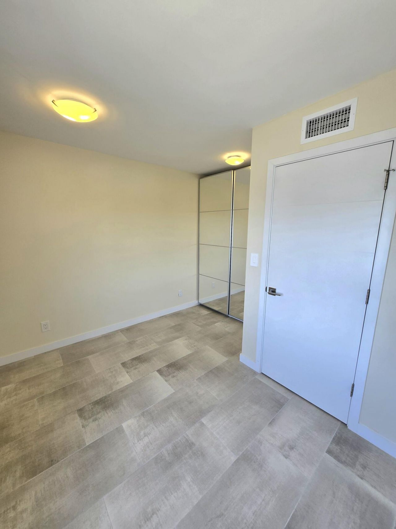 137 Golden Isles Drive, Unit 414, Hallandale Beach, FL 33009 Photo