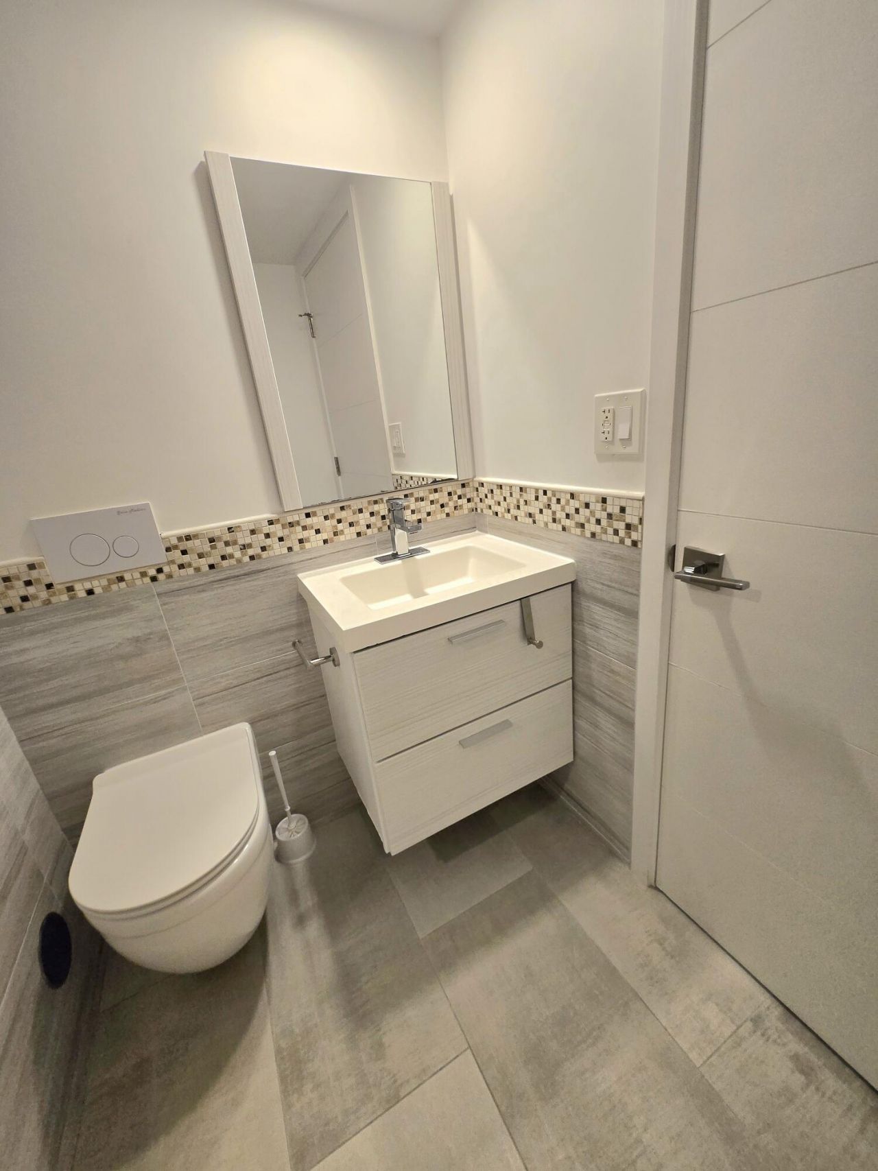 137 Golden Isles Drive, Unit 414, Hallandale Beach, FL 33009 Photo