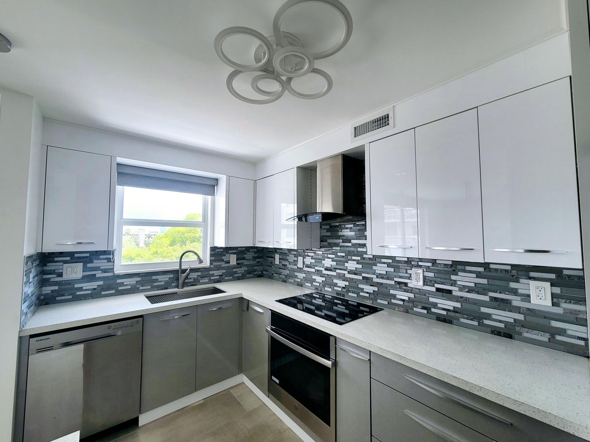 137 Golden Isles Drive, Unit 414, Hallandale Beach, FL 33009 Photo