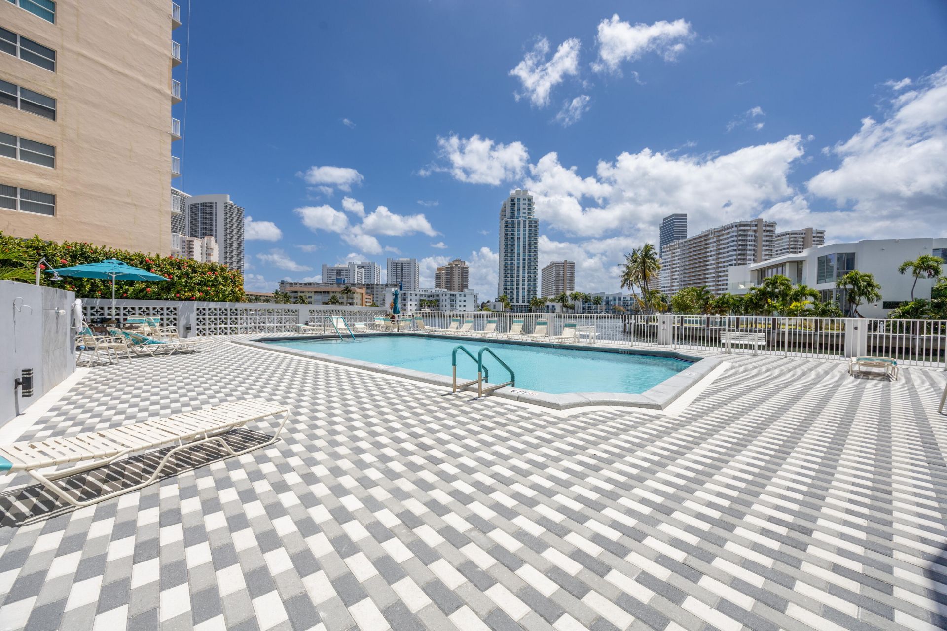 137 Golden Isles Drive, Unit 414, Hallandale Beach, FL 33009 Photo