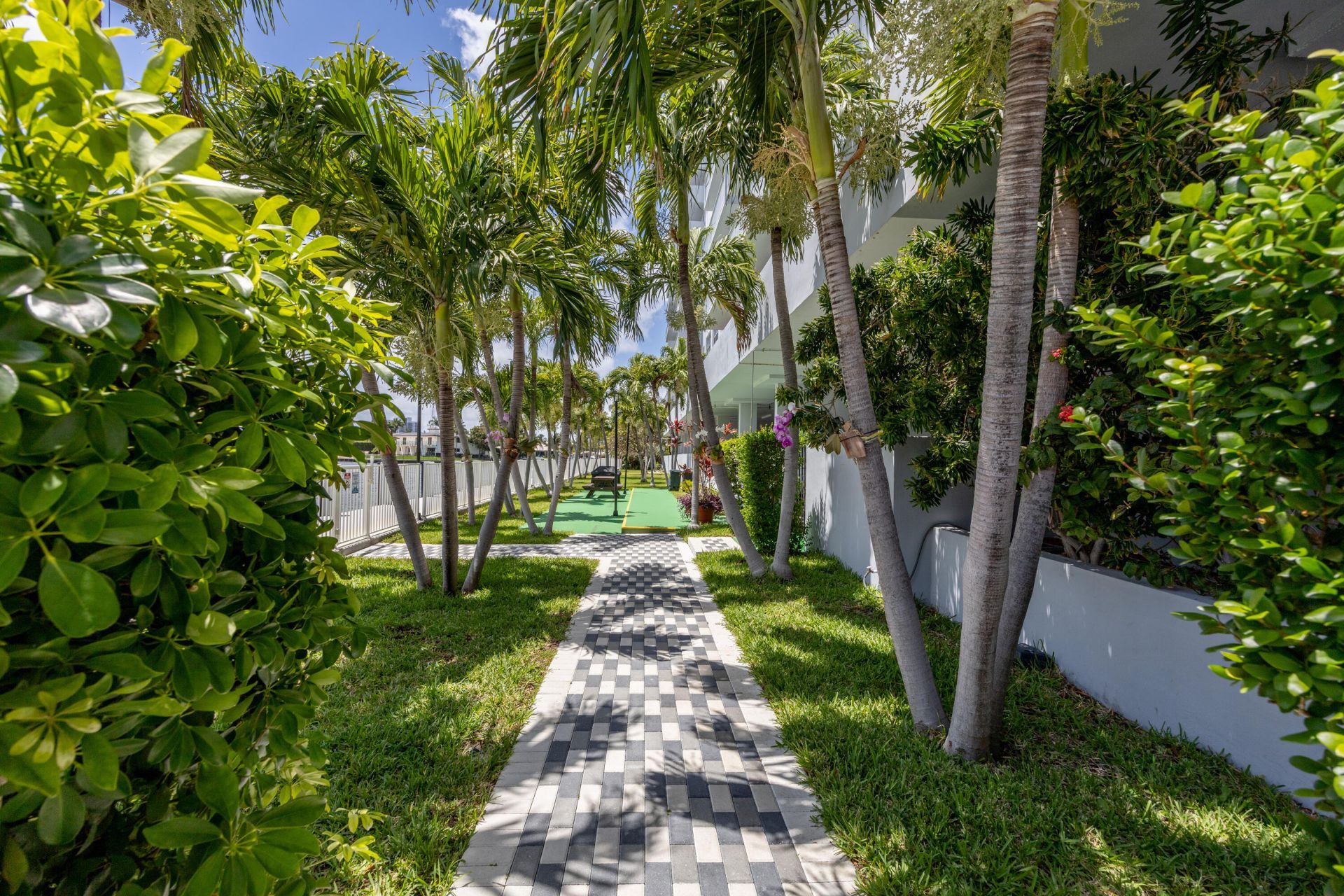 137 Golden Isles Drive, Unit 414, Hallandale Beach, FL 33009 Photo