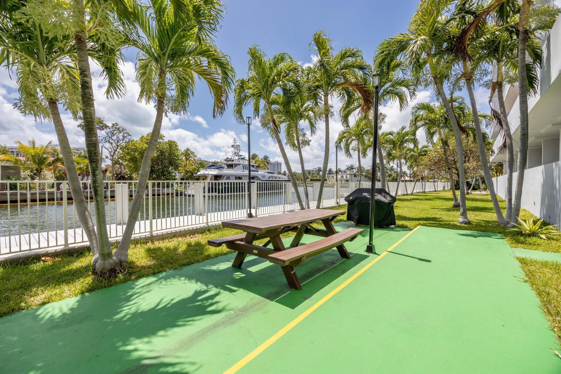 137 Golden Isles Drive, Unit 414, Hallandale Beach, FL 33009 Photo