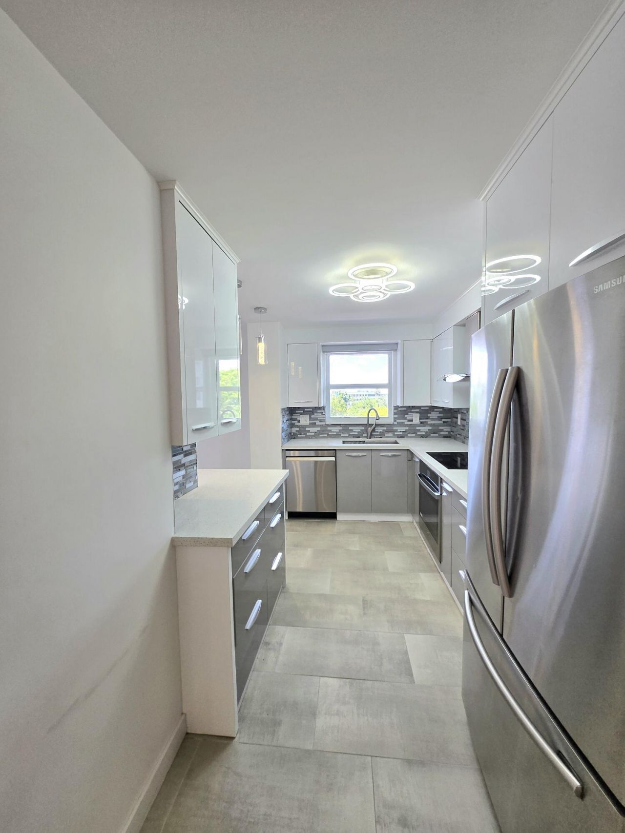 137 Golden Isles Drive, Unit 414, Hallandale Beach, FL 33009 Photo