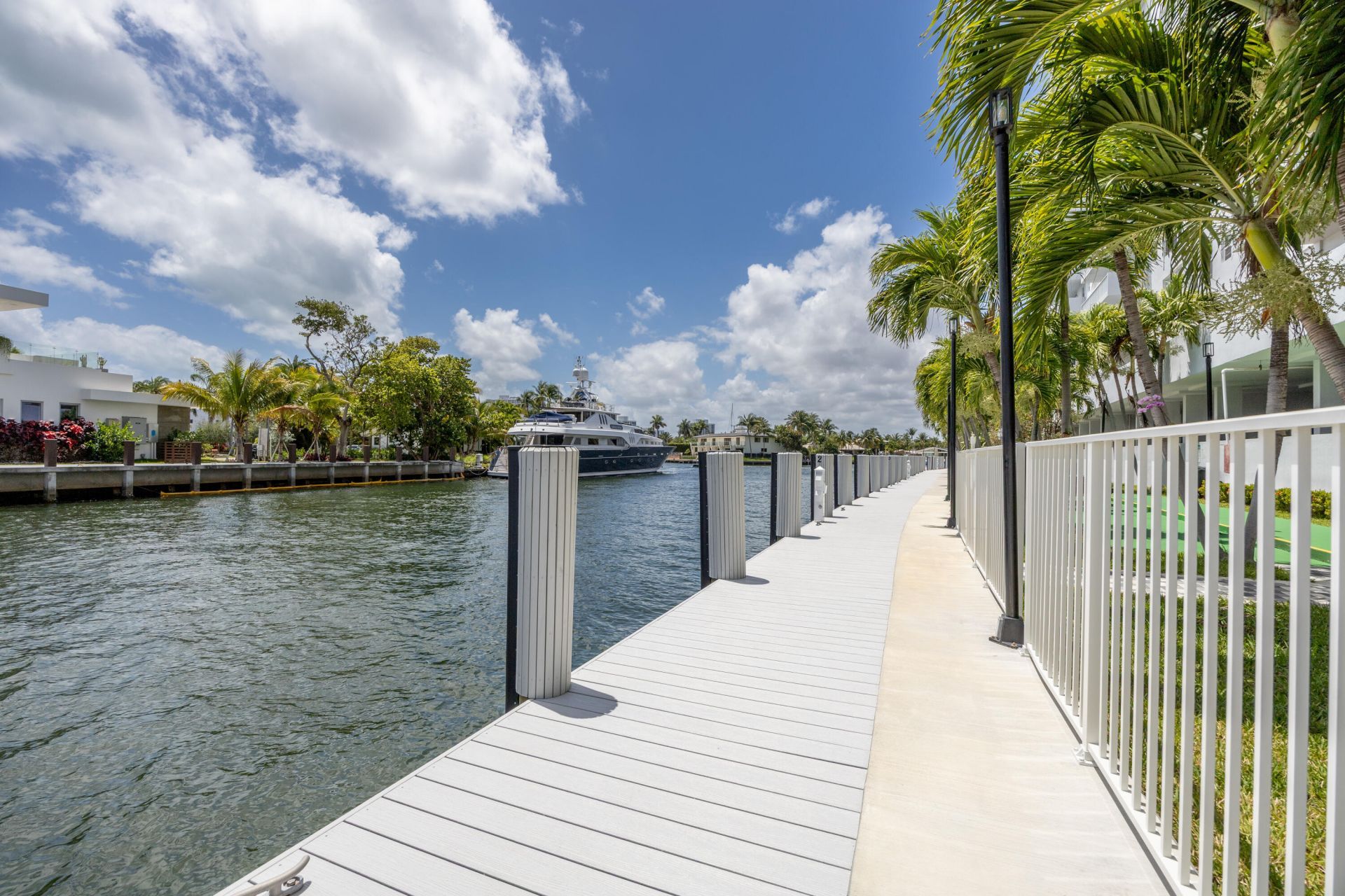 137 Golden Isles Drive, Unit 414, Hallandale Beach, FL 33009 Photo