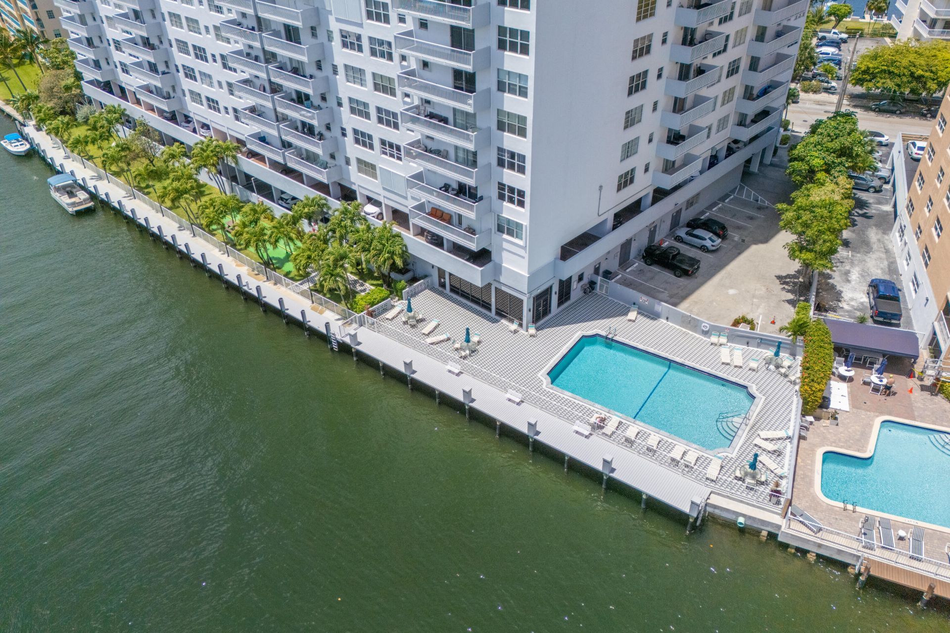 137 Golden Isles Drive, Unit 414, Hallandale Beach, FL 33009 Photo