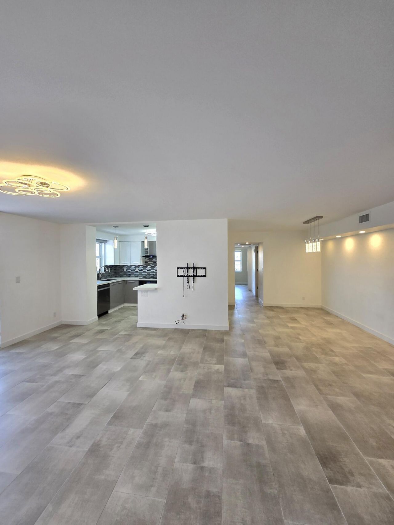 137 Golden Isles Drive, Unit 414, Hallandale Beach, FL 33009 Photo
