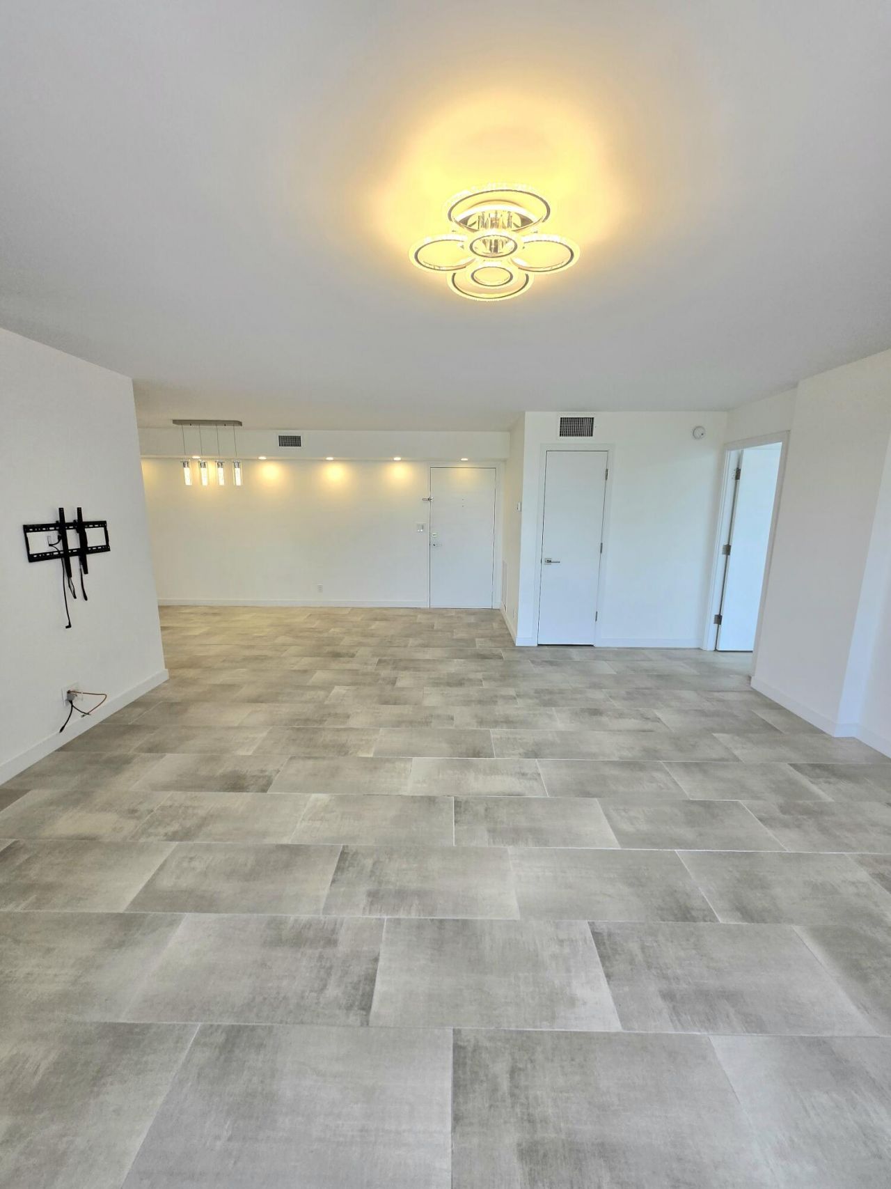 137 Golden Isles Drive, Unit 414, Hallandale Beach, FL 33009 Photo