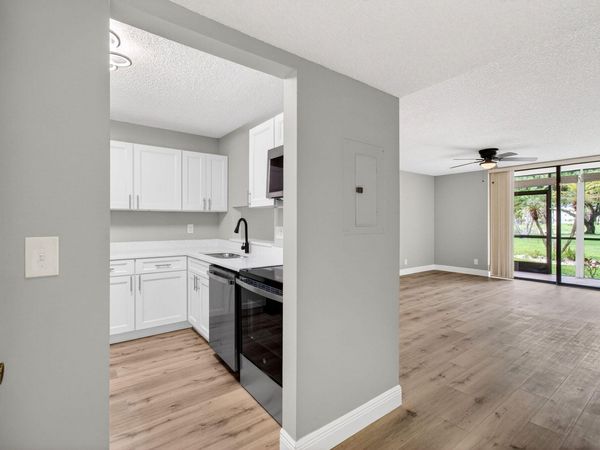 5340 Las Verdes Cr Las Verdes Circle, Unit 109, Delray Beach, FL 33484