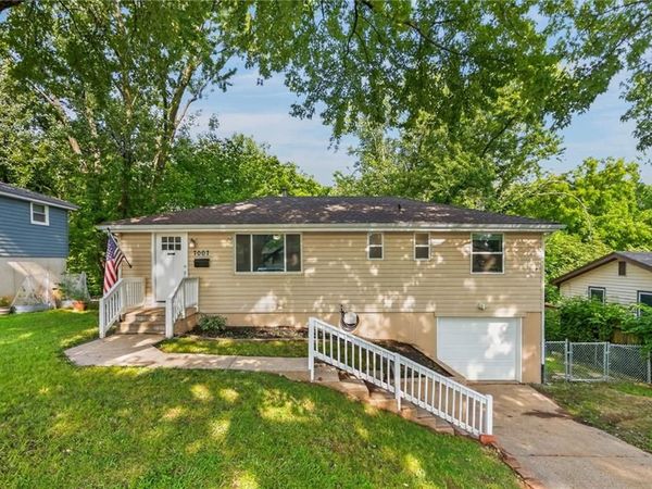 7007 N Pennsylvania Avenue, Kansas City, MO 64118