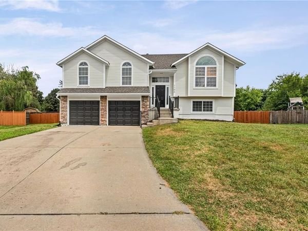 1106 Creekside Court, Raymore, MO 64083