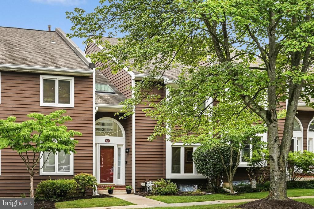 301 FOX RUN, EXTON, PA 19341
