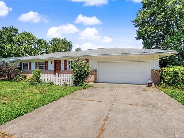 211 E Westbrook Road, Brookville, OH 45309