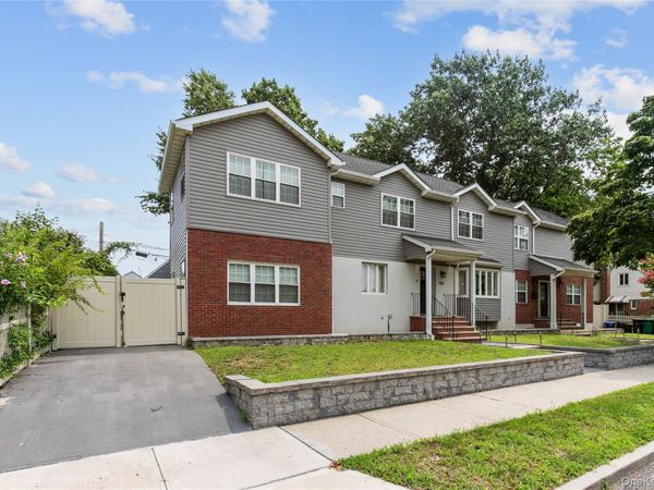 8015 Little Neck Parkway , Glen Oaks, NY 11004
