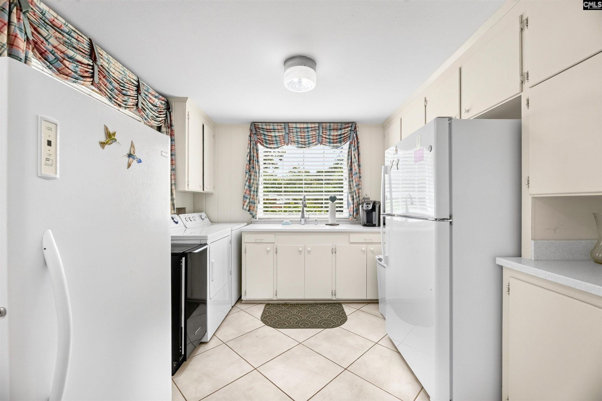 2418 Broughton Photo 10