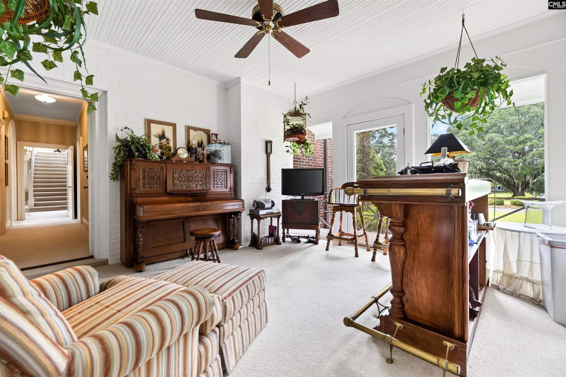 2418 Broughton Photo 15