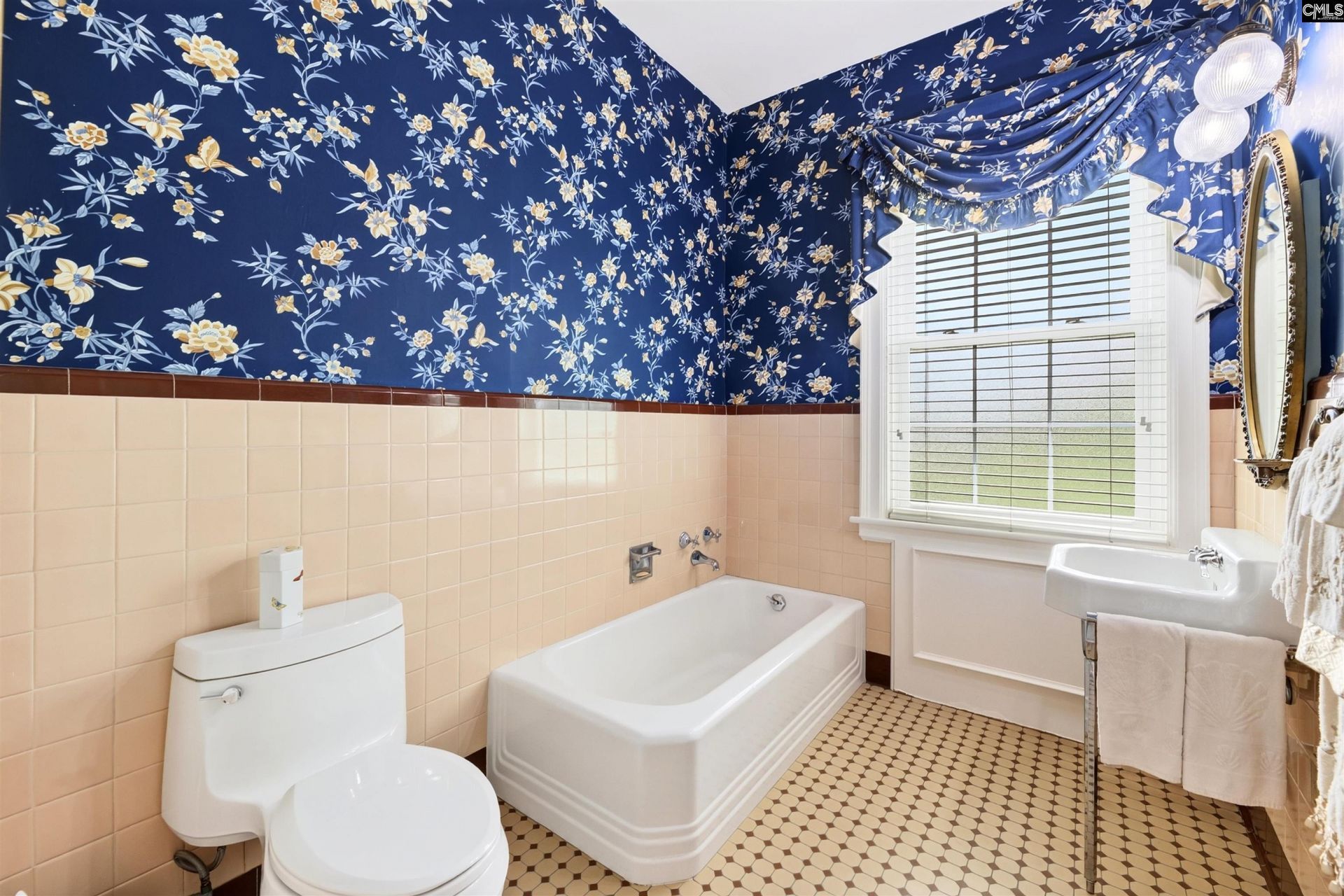 2418 Broughton Photo 21