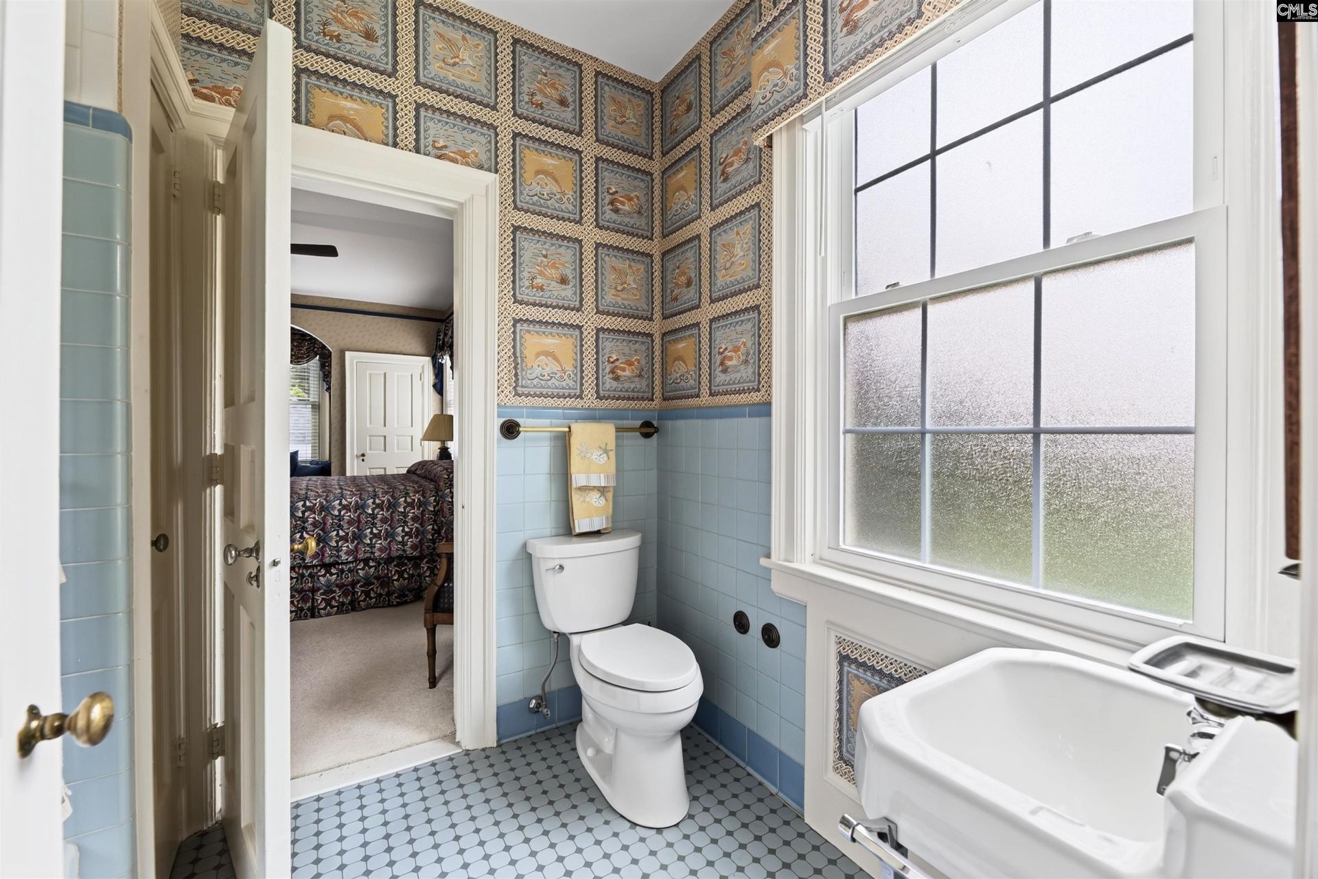 2418 Broughton Photo 25