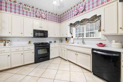 2418 Broughton photo 4