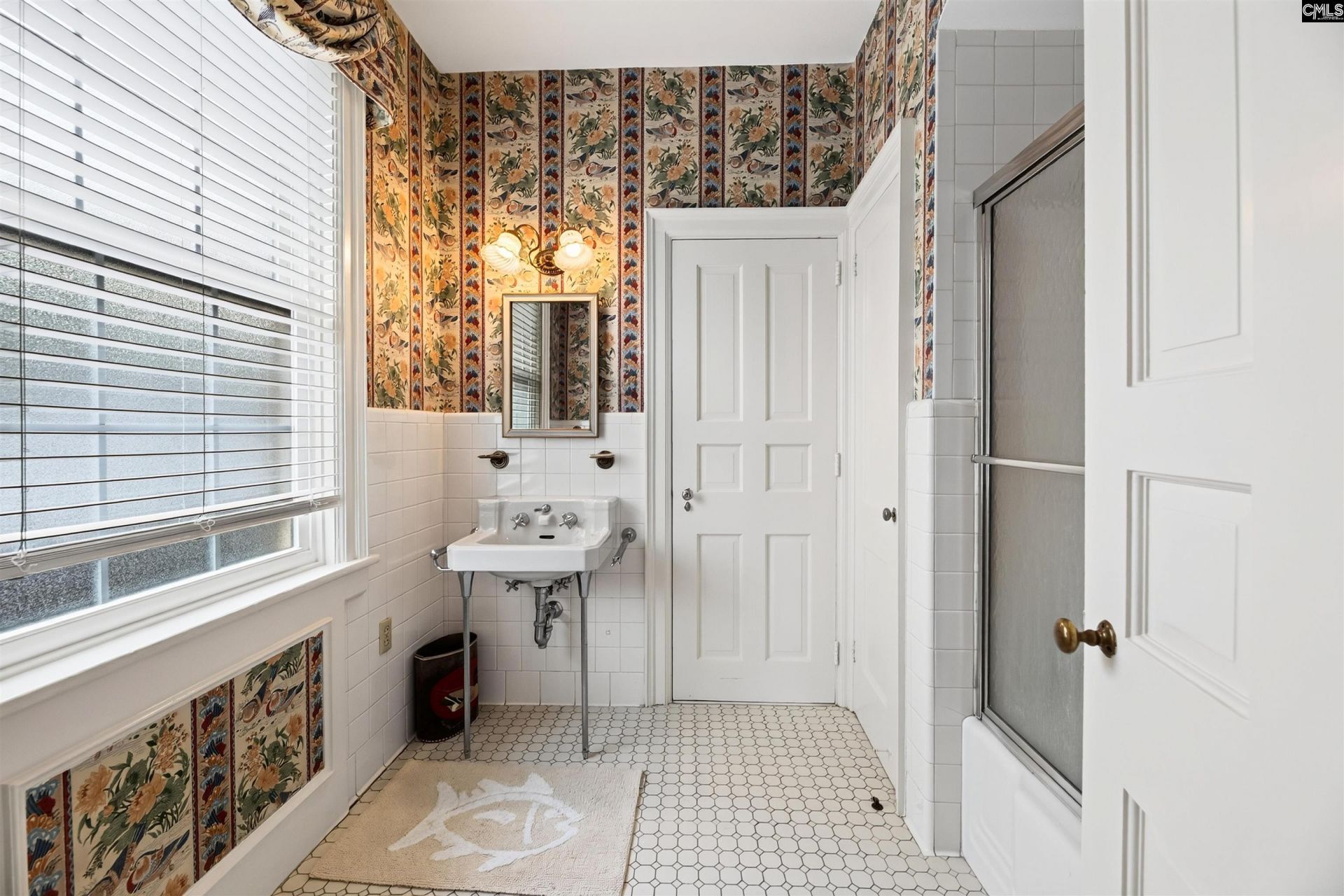 2418 Broughton Photo 30
