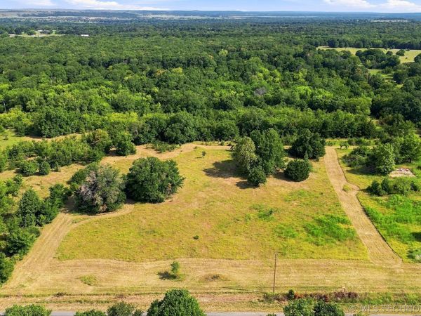 Hedge Road , Henryetta, OK 74437