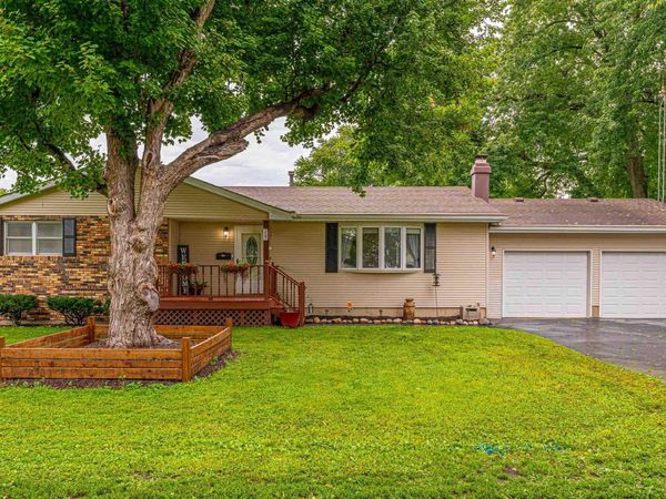 205 S Moose Street, Mason City, IL 62664