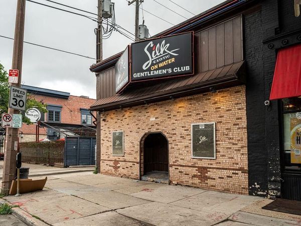 144 E Juneau AVENUE, Milwaukee, WI 53202