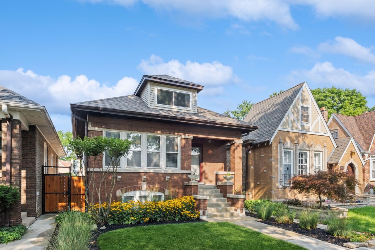 6210 N Moody Avenue, Chicago, IL 60646 Main Photo