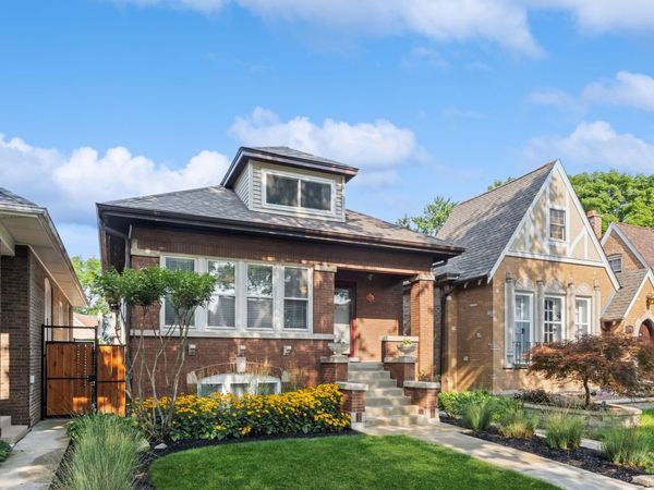 6210 N Moody Avenue, Chicago, IL 60646