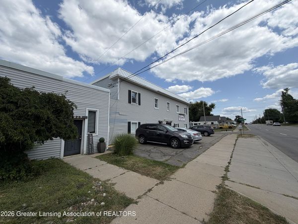 1031 E Saginaw Street, Lansing, MI 48906