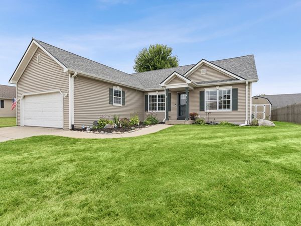 1409 E Pinecrest Ln, Elkhorn, WI 53121