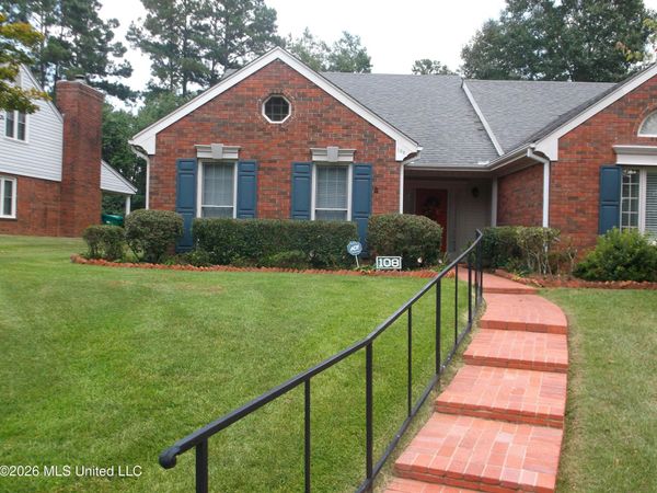 108 Woodland Ridge Drive, McComb, MS 39648