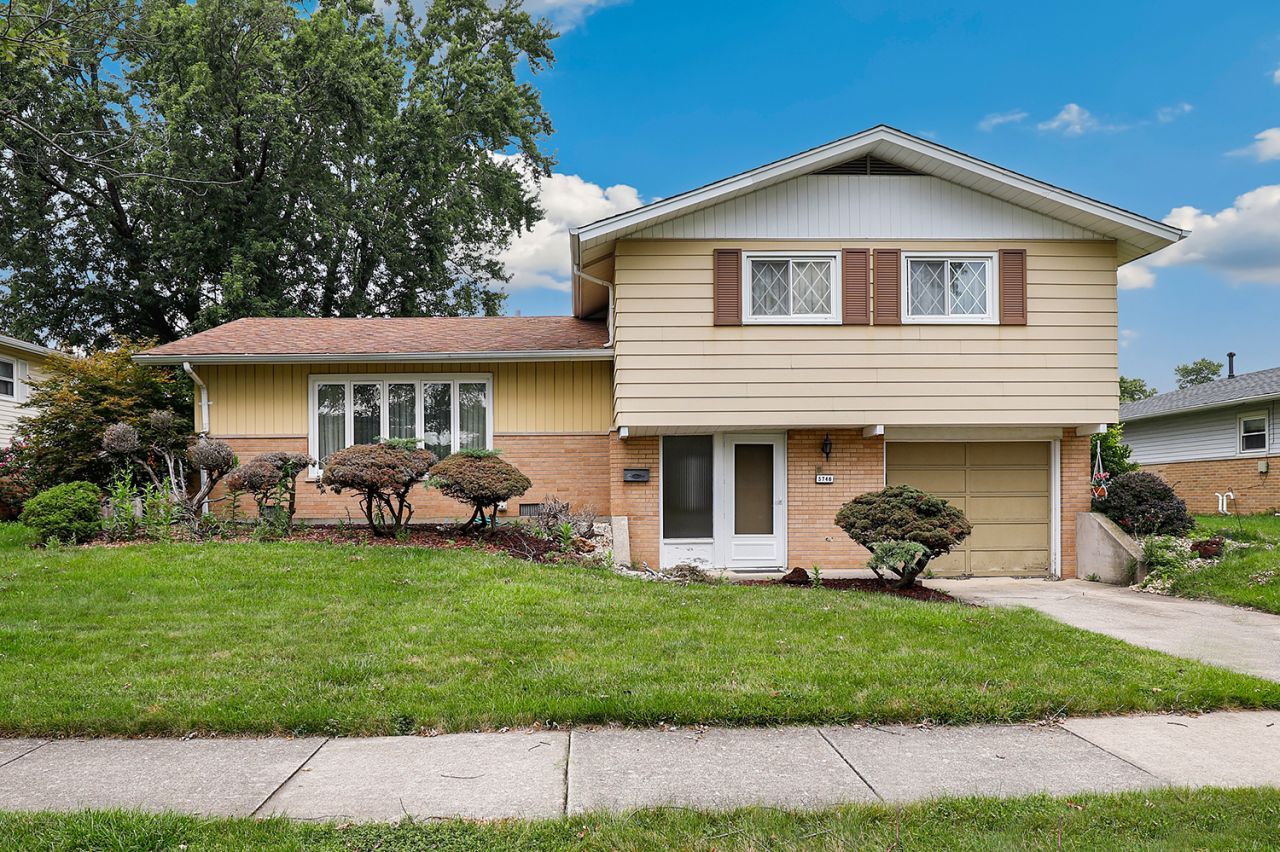 5746 Vine Street, Oak Forest, IL 60452 Main Photo