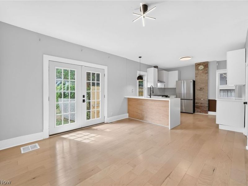 3925 Bridge Avenue , Cleveland, OH 44113 Photo 5
