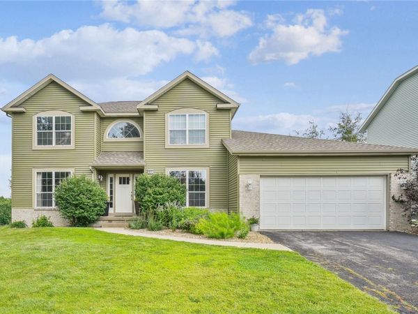 411 Cobble Stone Drive NW, Cedar Rapids, IA 52405