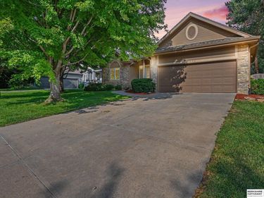 7153 N 115th Street, Omaha, NE 68142