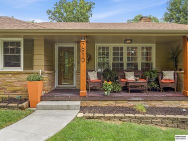 7910 Dewey Avenue, Omaha, NE 68114