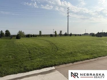 19206 Grande Avenue Circle, Elkhorn, NE 68022