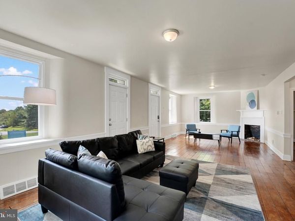211 GALE LANE, KENNETT SQUARE, PA 19348