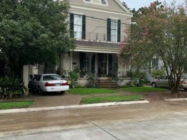 421 HILLARY Street , New Orleans, LA 70118
