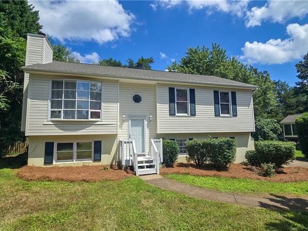 3581 Robinwest Drive, Pfafftown, NC 27040