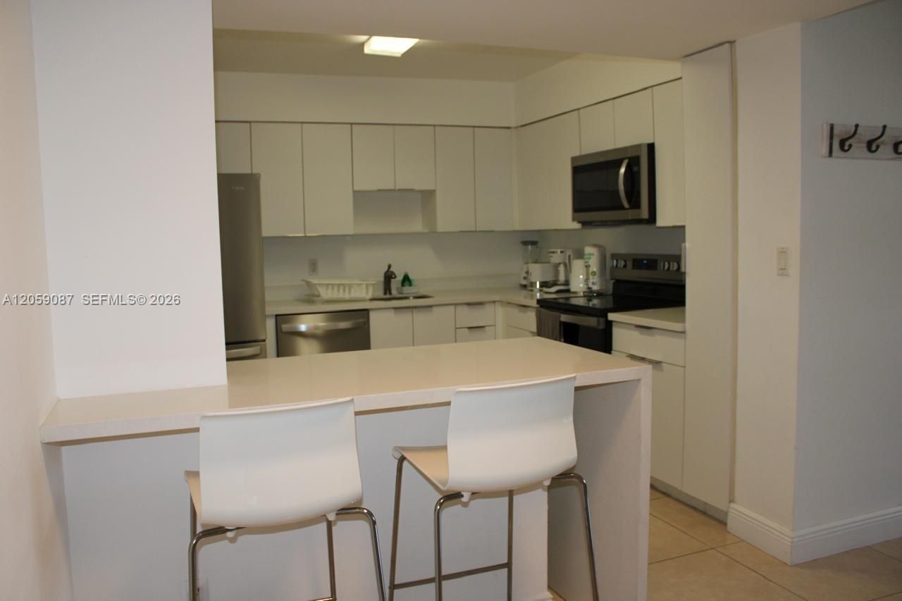 5161 Collins Ave , Unit 1510, Miami Beach, FL 33140 Photo