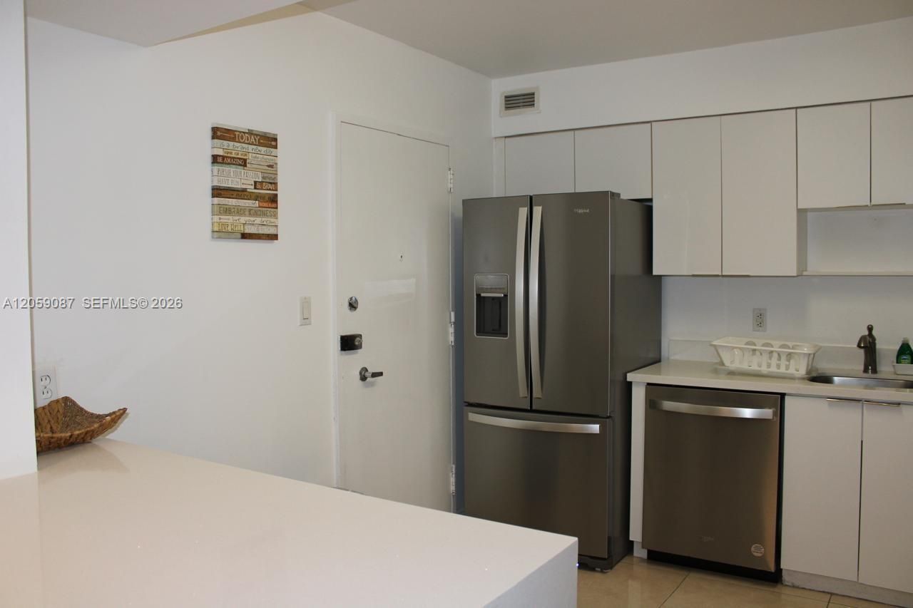5161 Collins Ave , Unit 1510, Miami Beach, FL 33140 Photo